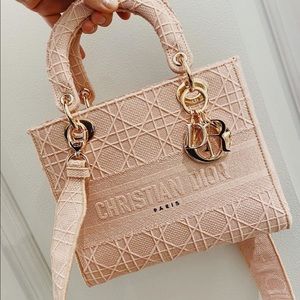 Meet your Posher, Schenelle